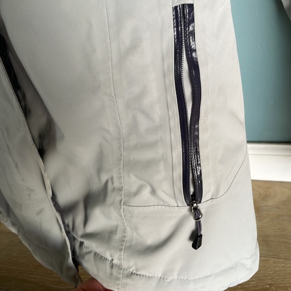 North face women’s snow jacket - Picture 6 of 10